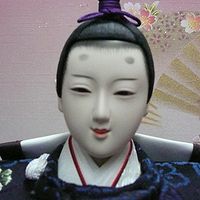 ひな人形　「紗瑛」　  西陣織の衣装で純和風な三段飾りです。