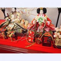 平安豊久　ひな人形　「宝雲(ほううん)」　着物、背景の刺繍、道具にこだわったアクリルケースです。