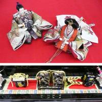 平安豊久　ひな人形　「彩幸」　金彩蒔絵の衝立(ついたて)屏風が豪華さを引き立てる