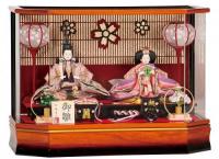 「ひとみ」　おごそかなお着物が美しい  芥子親王六角アクリルケース飾り
