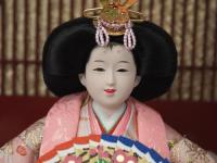 「ひとみ」　おごそかなお着物が美しい  芥子親王六角アクリルケース飾り