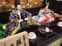 「久月」こちらは久月製のコンパクトな収納親王飾りです。