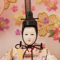 「シン・桜舞」ピンクを基調とした六角アクリルケースのおひな様です。